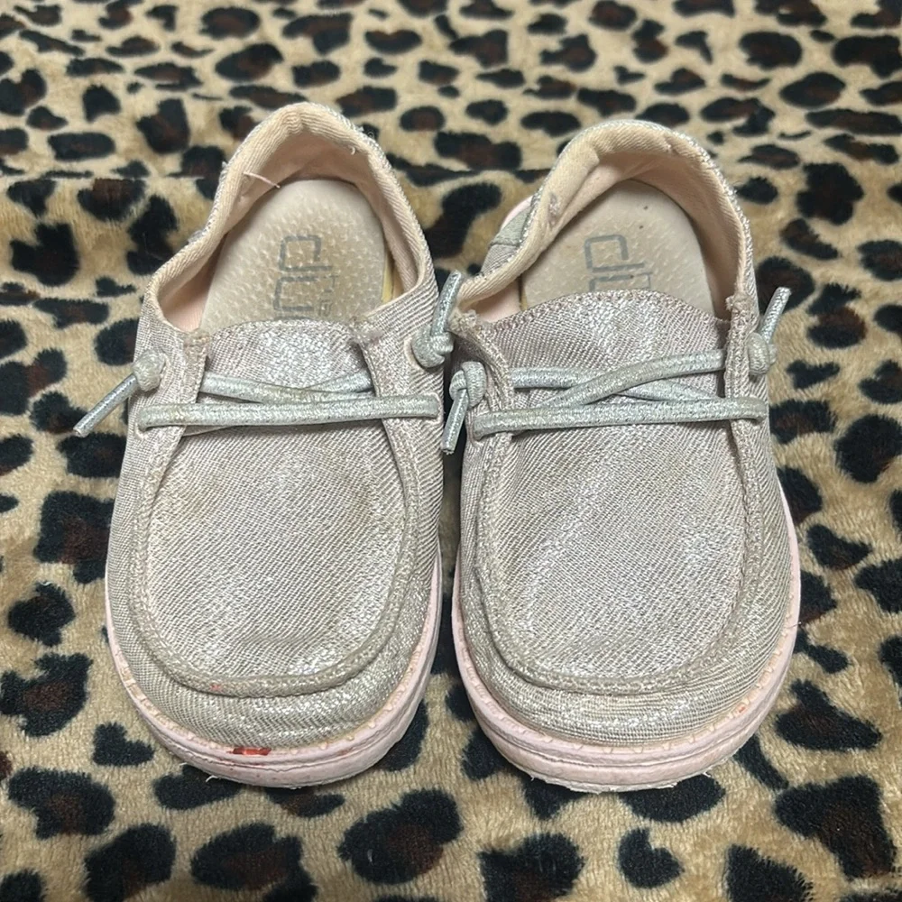 Hey Dude 8 Wendy Toddler Girls Sparkling Pink Slip On Loafers
